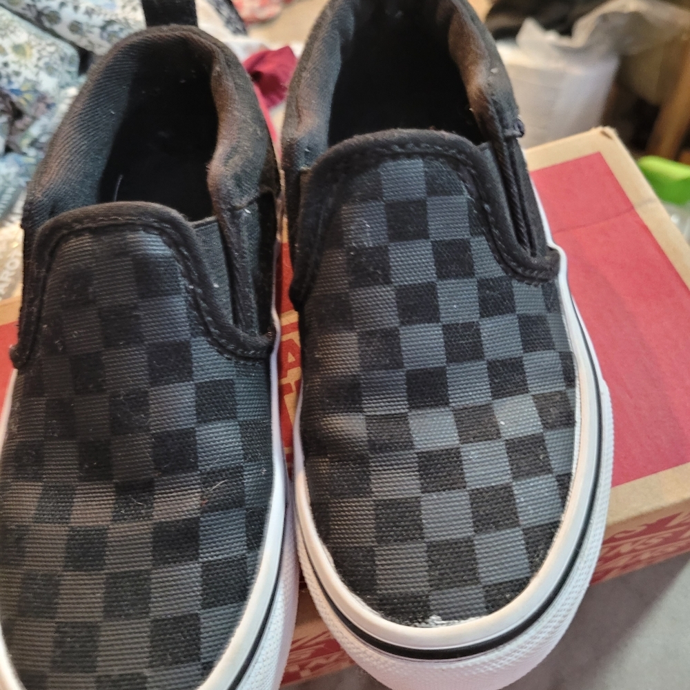 Vans Off the Wall black on black checked size 11 youth classic Vans slide ons